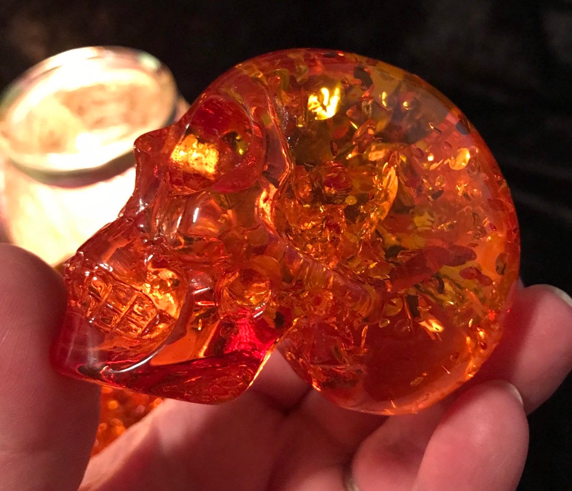 Amber Skull helps absorb pain 5394
